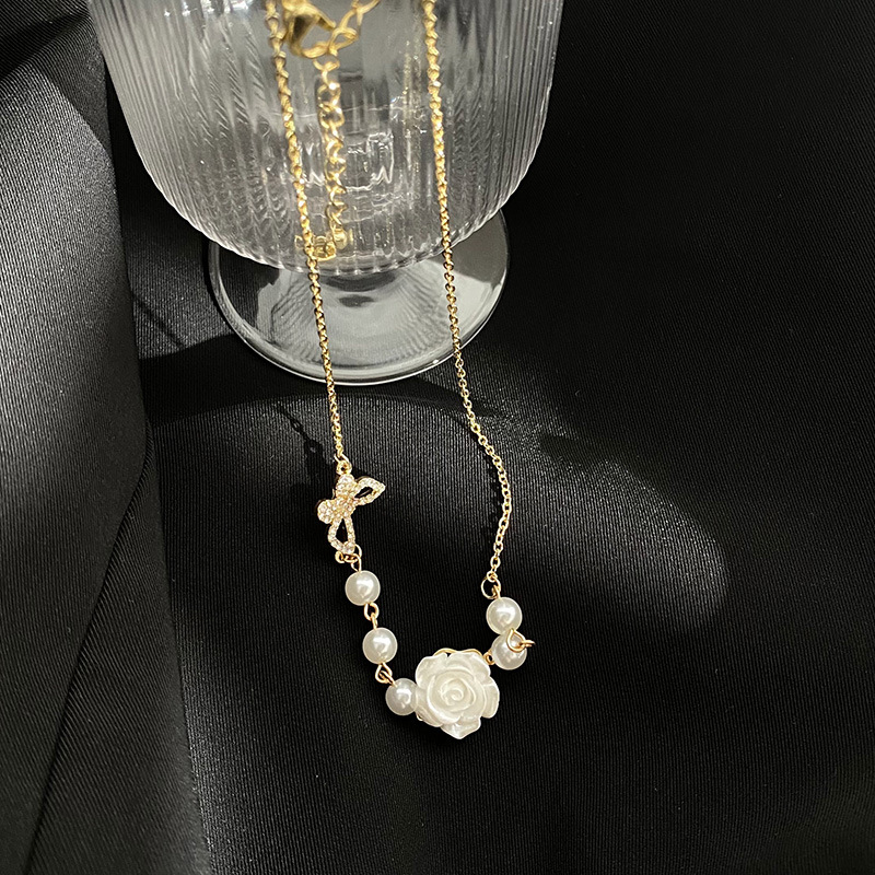 Vintage Rose Flower Necklace - by Zuprice